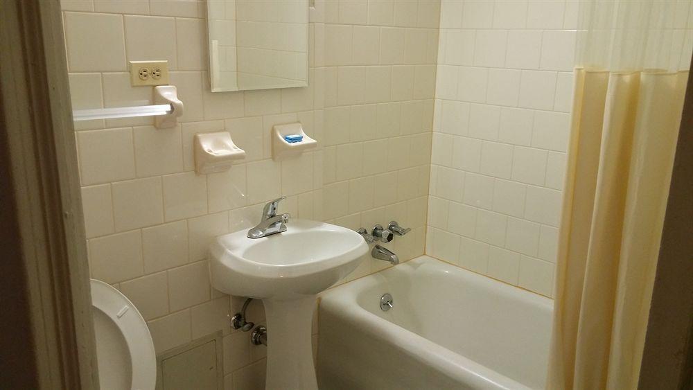 Hotel Riviera Newark Bagian luar foto