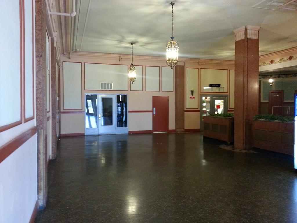 Hotel Riviera Newark Bagian luar foto