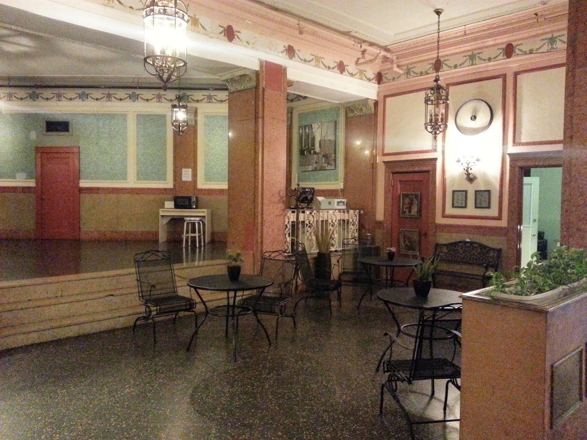 Hotel Riviera Newark Bagian luar foto